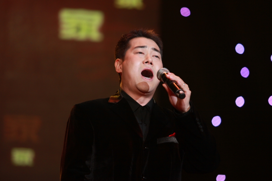选手表演《一个孝字大于天》.jpg